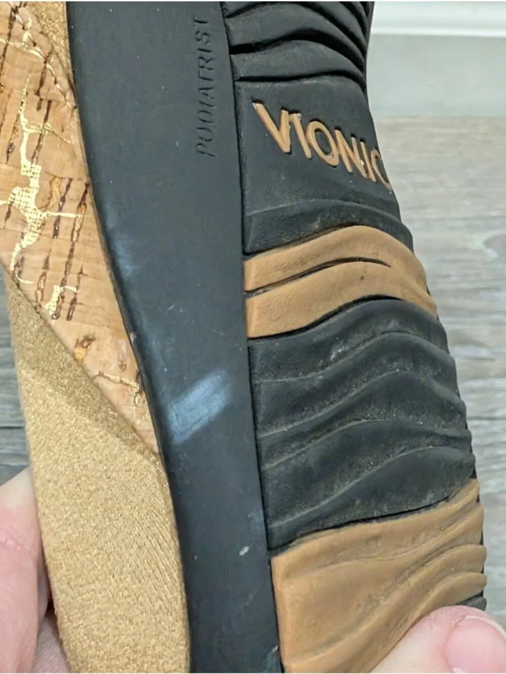 Vionic Bella II Gold Cork Toe-Post Flip Flop Sandals Womens 8.5 Orthotic Comfort